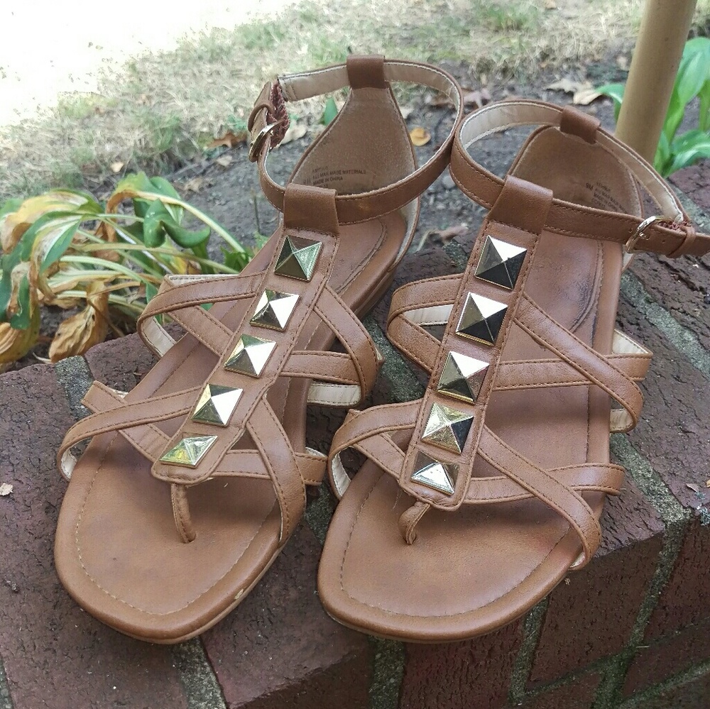 Isola gladiator sandals!