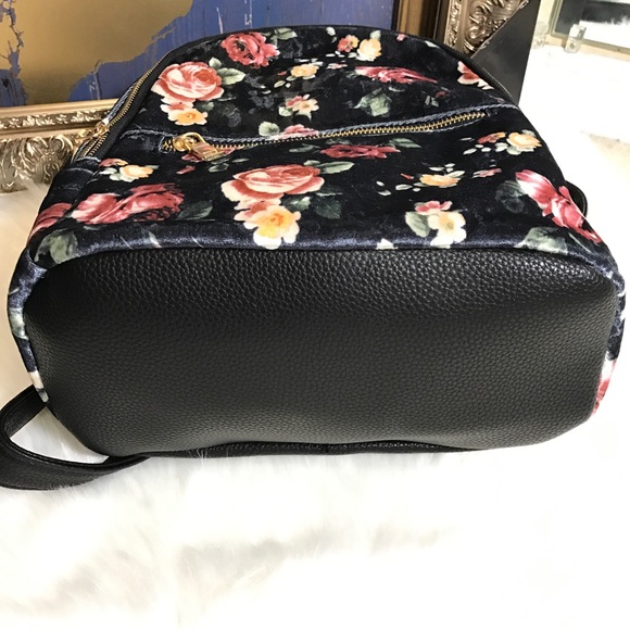 BLACK FLORAL BACKPACK - Picture 3 of 6