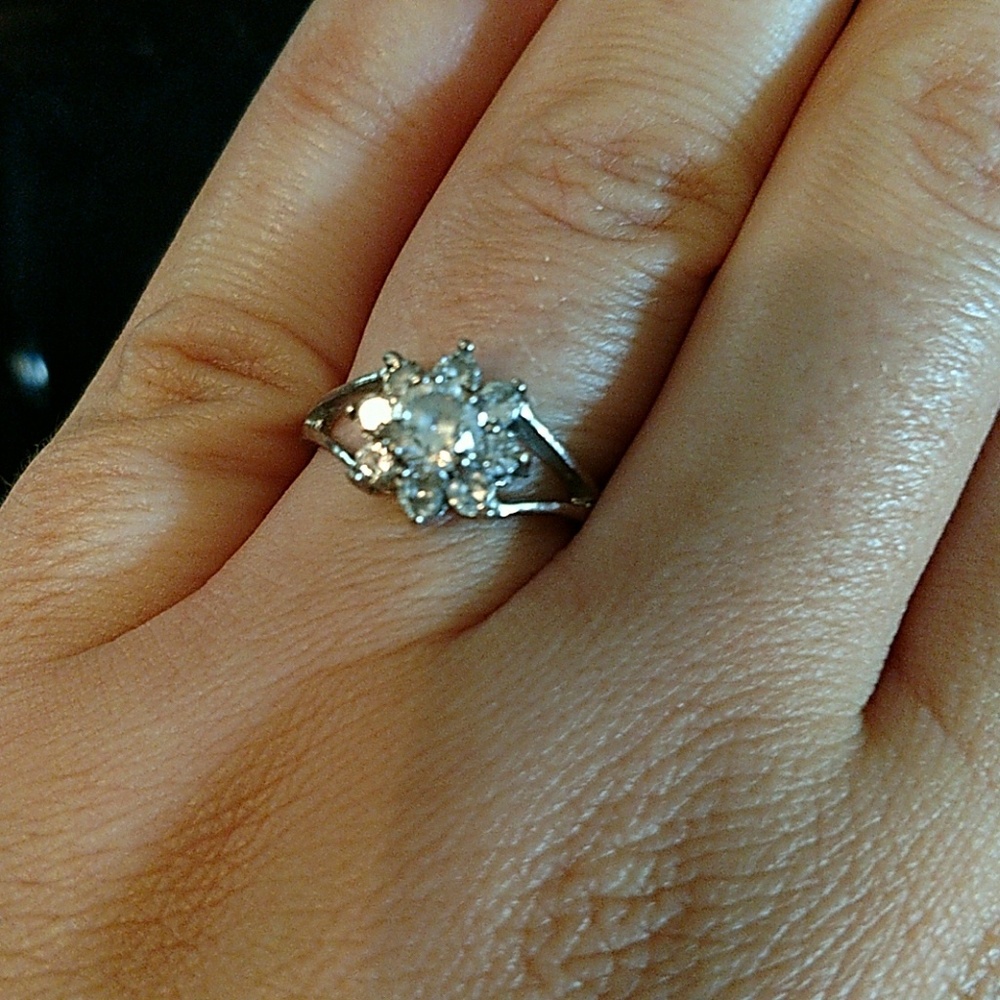 Sterling Silver CZ cluster/starburst ring