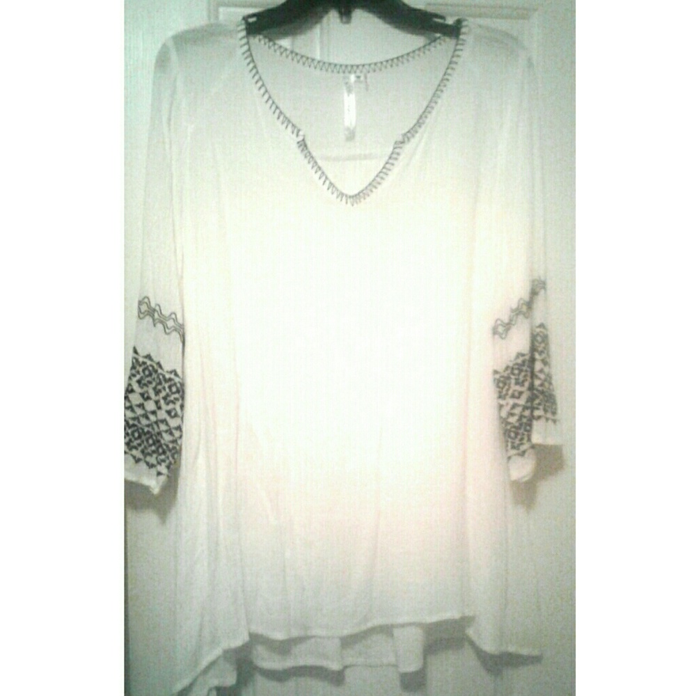 Andree boutique crochet tunic flowy medium black