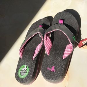 SANUK FLIP FLOPS