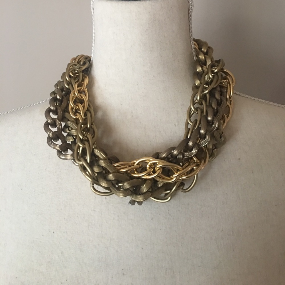NWT short brushed and shiny gold necklace