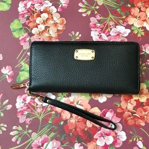 MK- Mercer Leather Continental wristlets