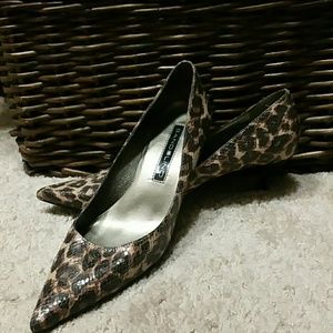 Pointed leopard print kitten heels