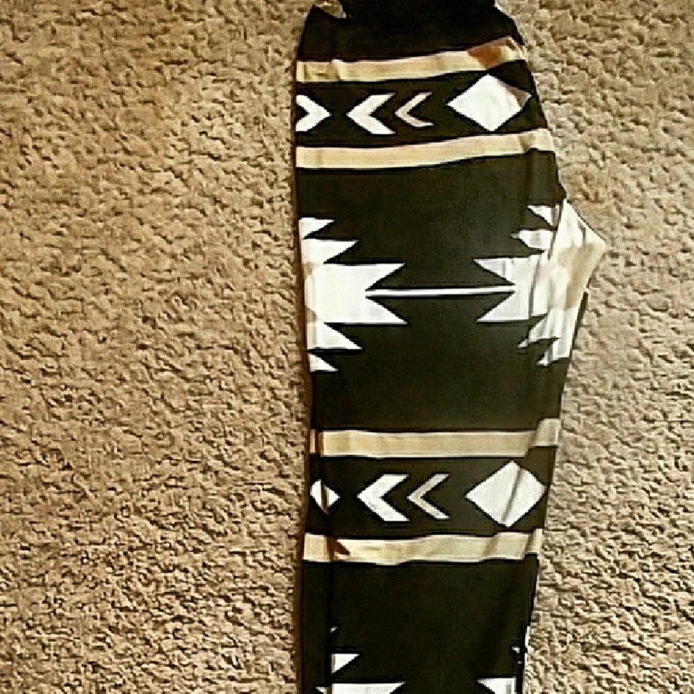 Aztec tribal print leggings