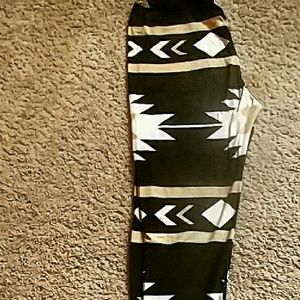 Aztec tribal print leggings