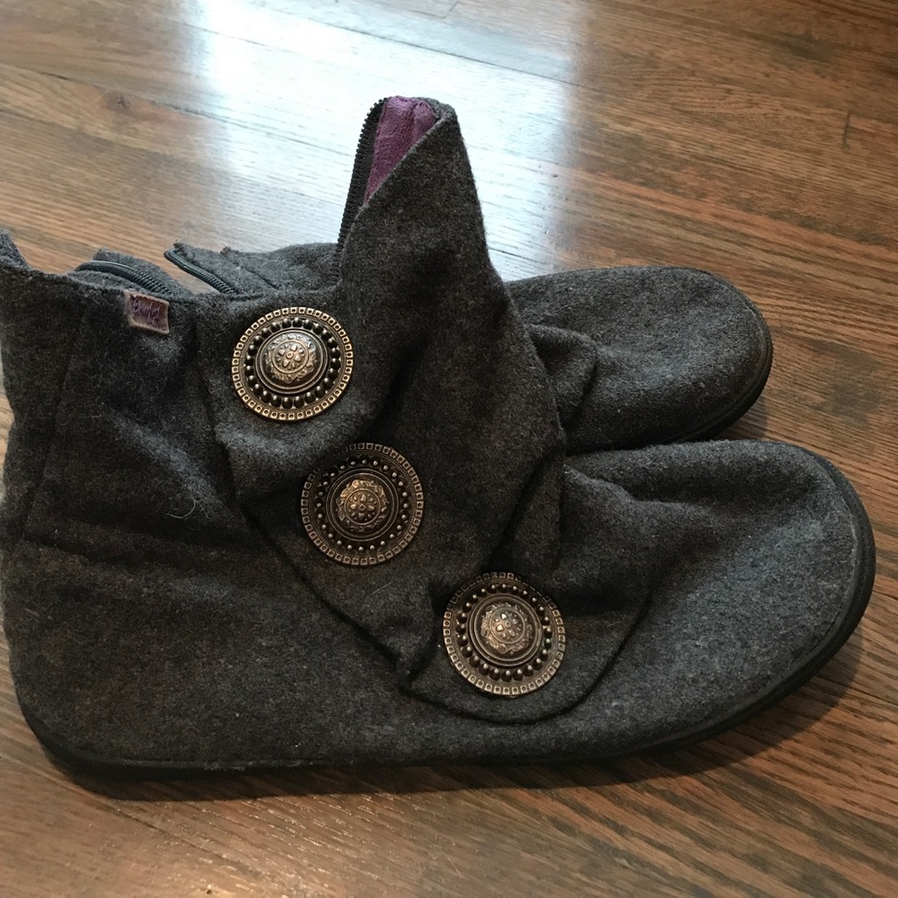 Gray wool slouchy ankle boots