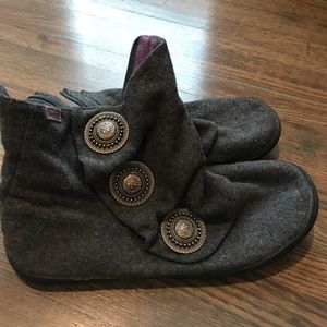 Gray wool slouchy ankle boots