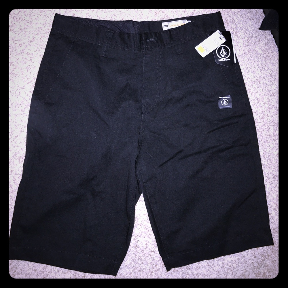 NWT MENS VOLCOM SHORTS Size 30
