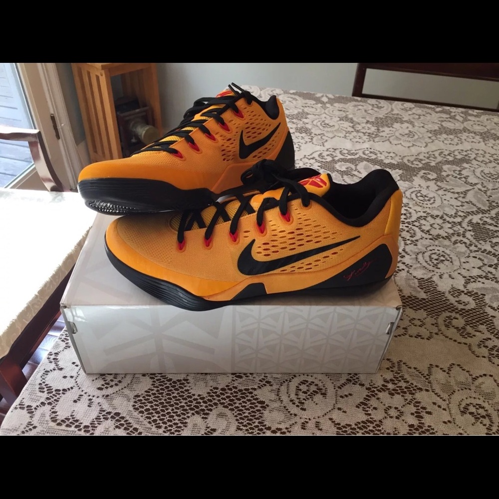 Authentic dead stock Kobe IX EM "Bruce Lee"