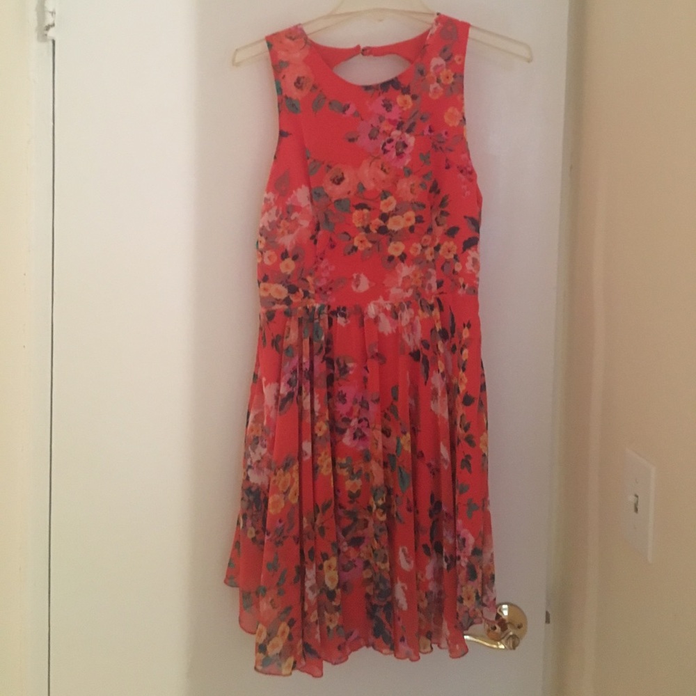 NEW! Beautiful Floral Chiffon Dress