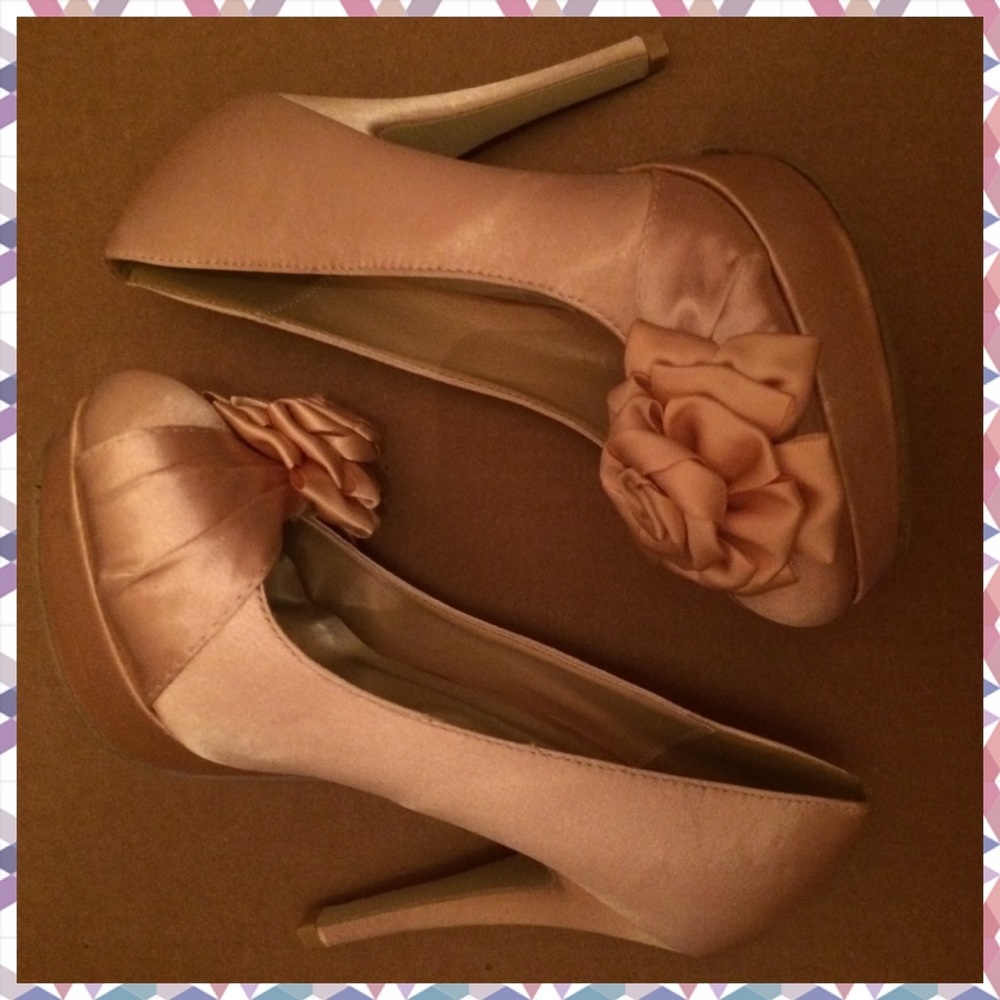 *NWReceipt* Blush/Beige pumps with flower