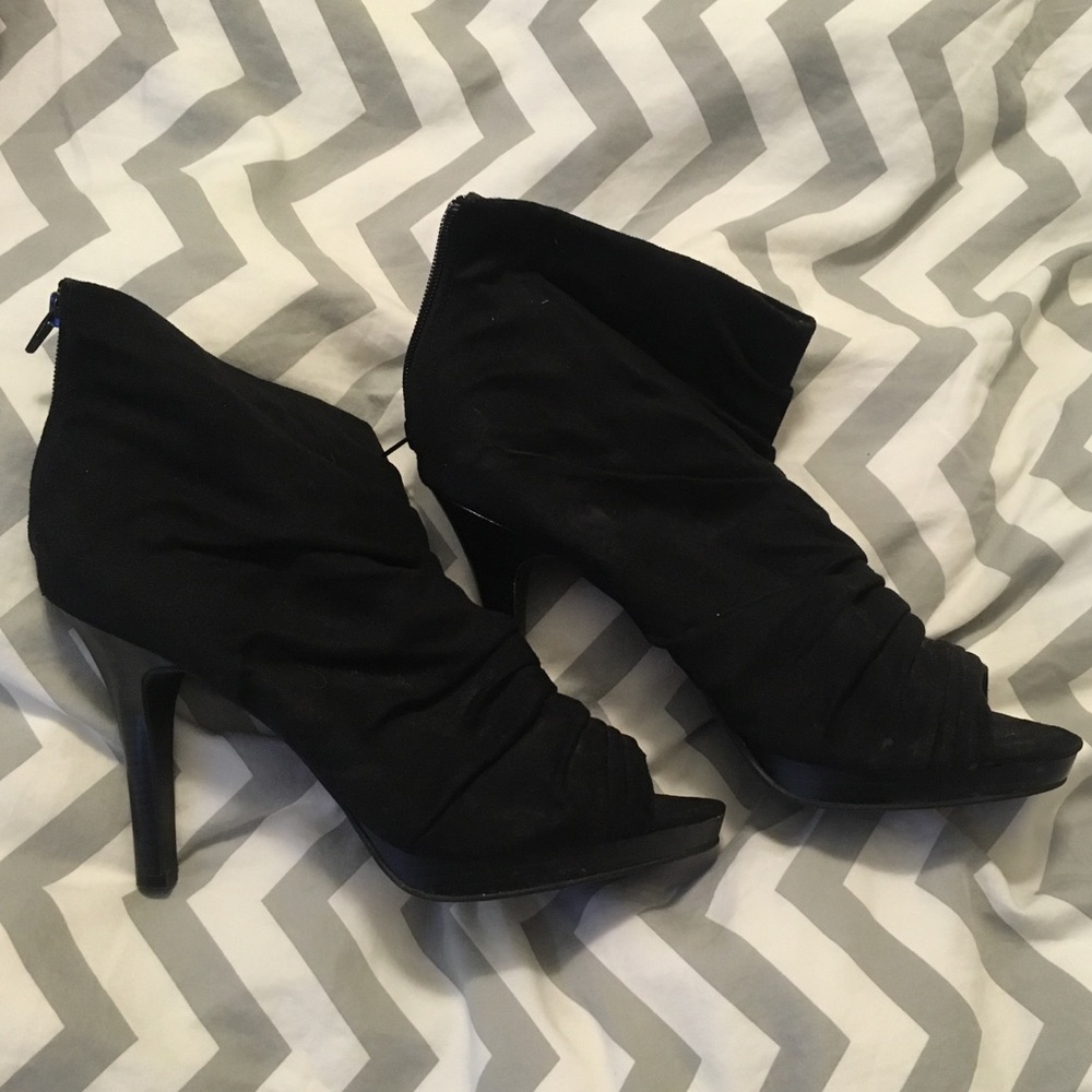 Fioni 5" Peep Toe Booties