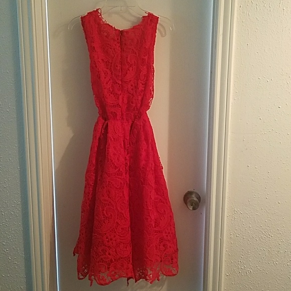 Red lace dress - Picture 2 of 2