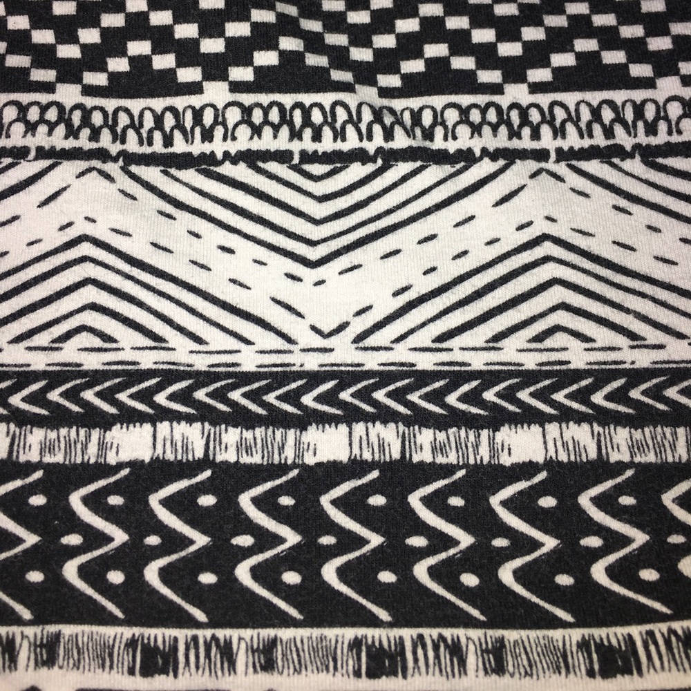 Tribal print Crop top - Picture 2 of 4