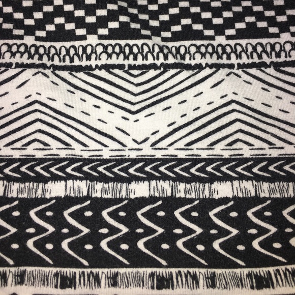 Tribal print Crop top - Picture 2 of 4