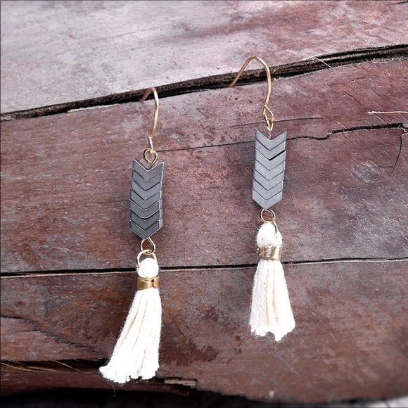 1 LEFT ! Vintage Natural Stone Tassel Earrings - Picture 2 of 5