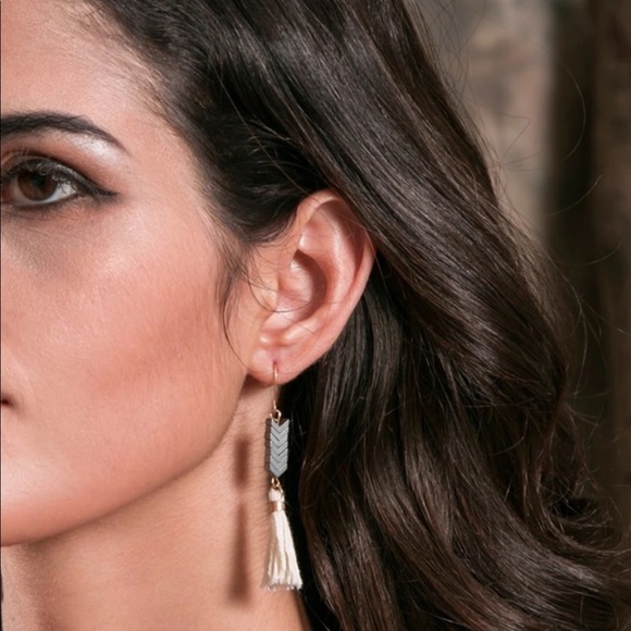 1 LEFT ! Vintage Natural Stone Tassel Earrings - Picture 5 of 5