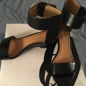 Nine West minimalist black shoes