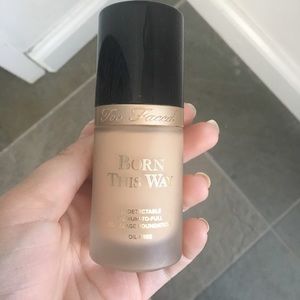 Too Faced Born This Way Foundation - Porcelain