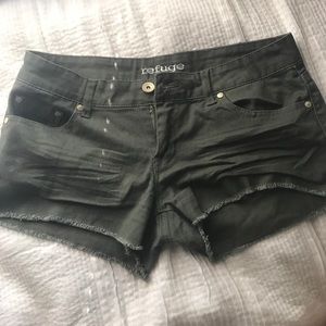 Comfortable green Refuge shorts!💚