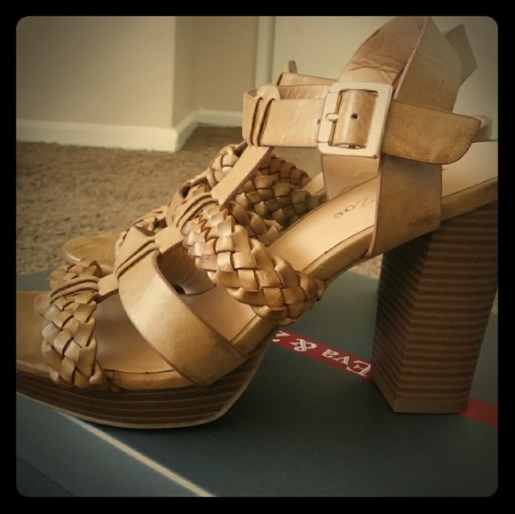 Eva & Zoe Shoes - Eva & Zoe "Odessa" Vingtage looking Brown Heals