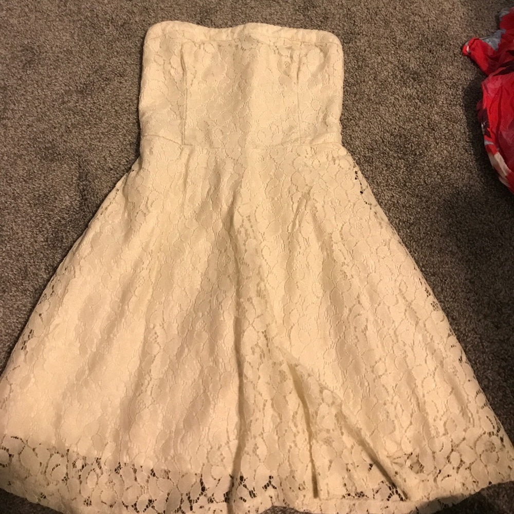 Short lace dress