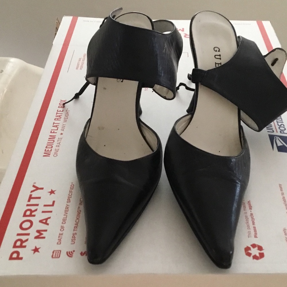 Guess vintage princess heeled pump