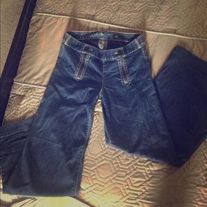 Bell Bottom Guess Jeans for Woman!