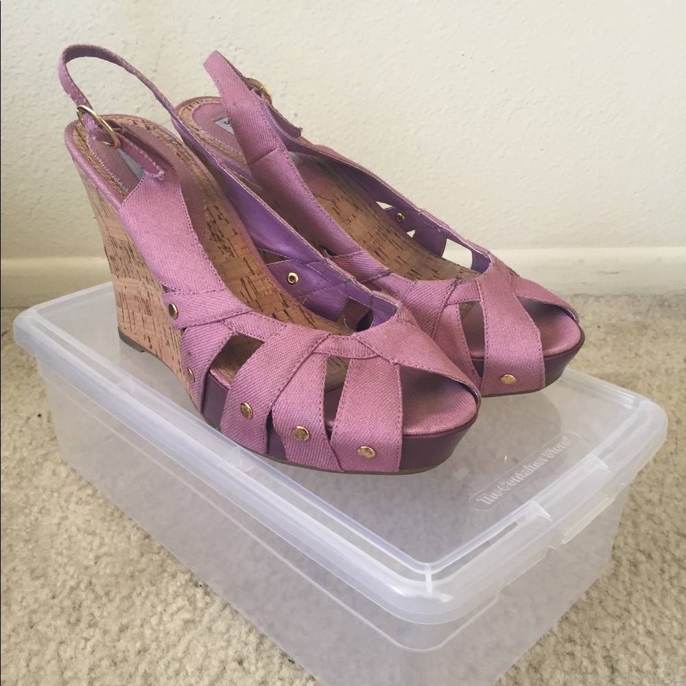Steve Madden pink sandals with shoe box