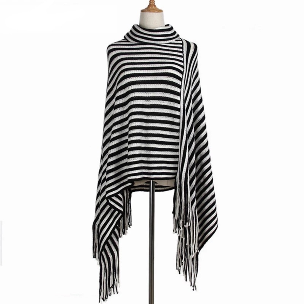 NWT soft, stylish turtleneck poncho with fringe - Picture 3 of 5