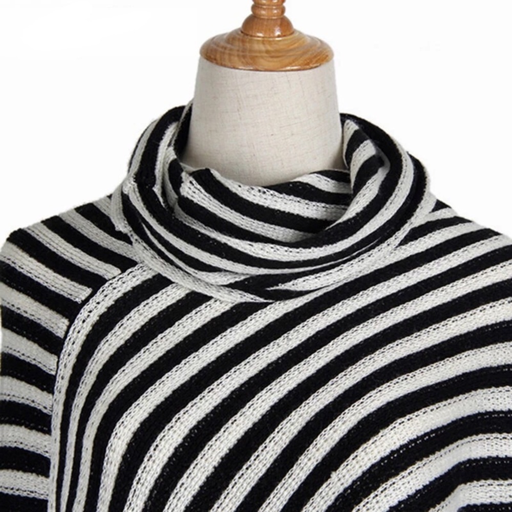 NWT soft, stylish turtleneck poncho with fringe - Picture 4 of 5