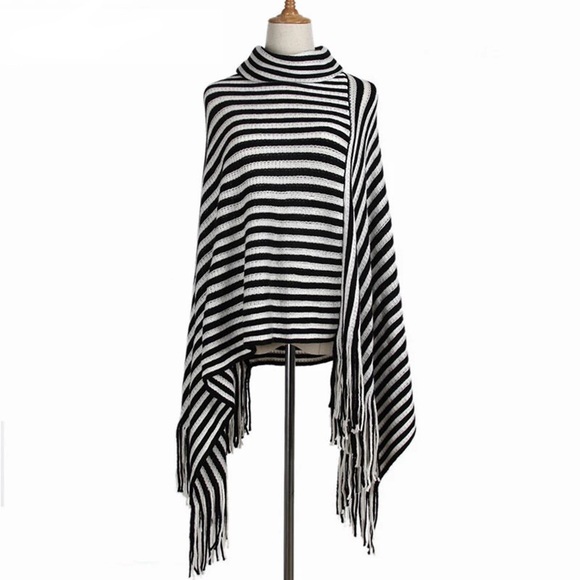 NWT soft, stylish turtleneck poncho with fringe - Picture 3 of 5