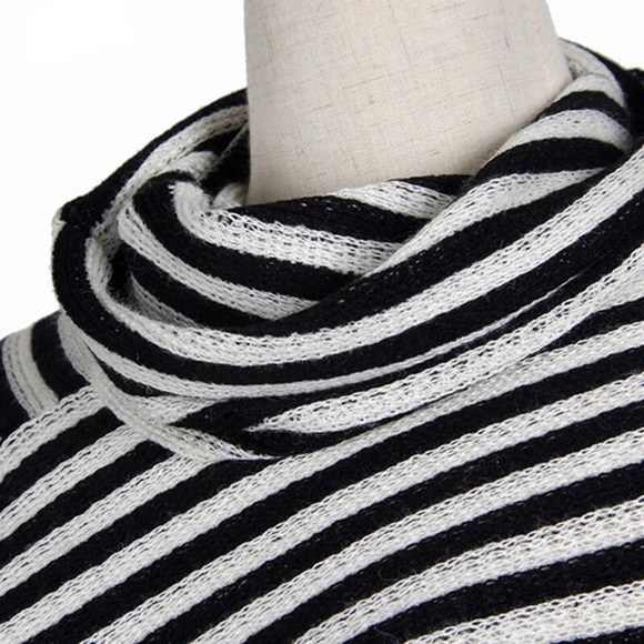 NWT soft, stylish turtleneck poncho with fringe - Picture 5 of 5