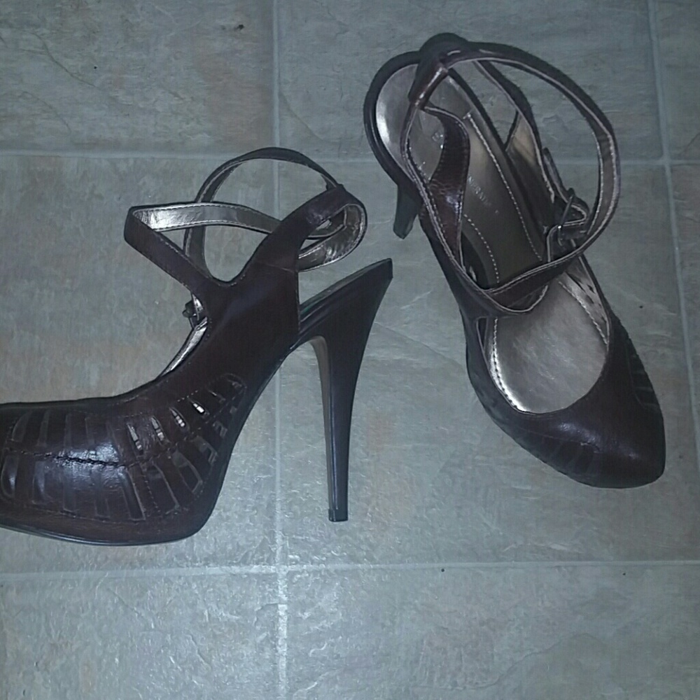 3/$18 BCBG Strappy Heels (dark wine)