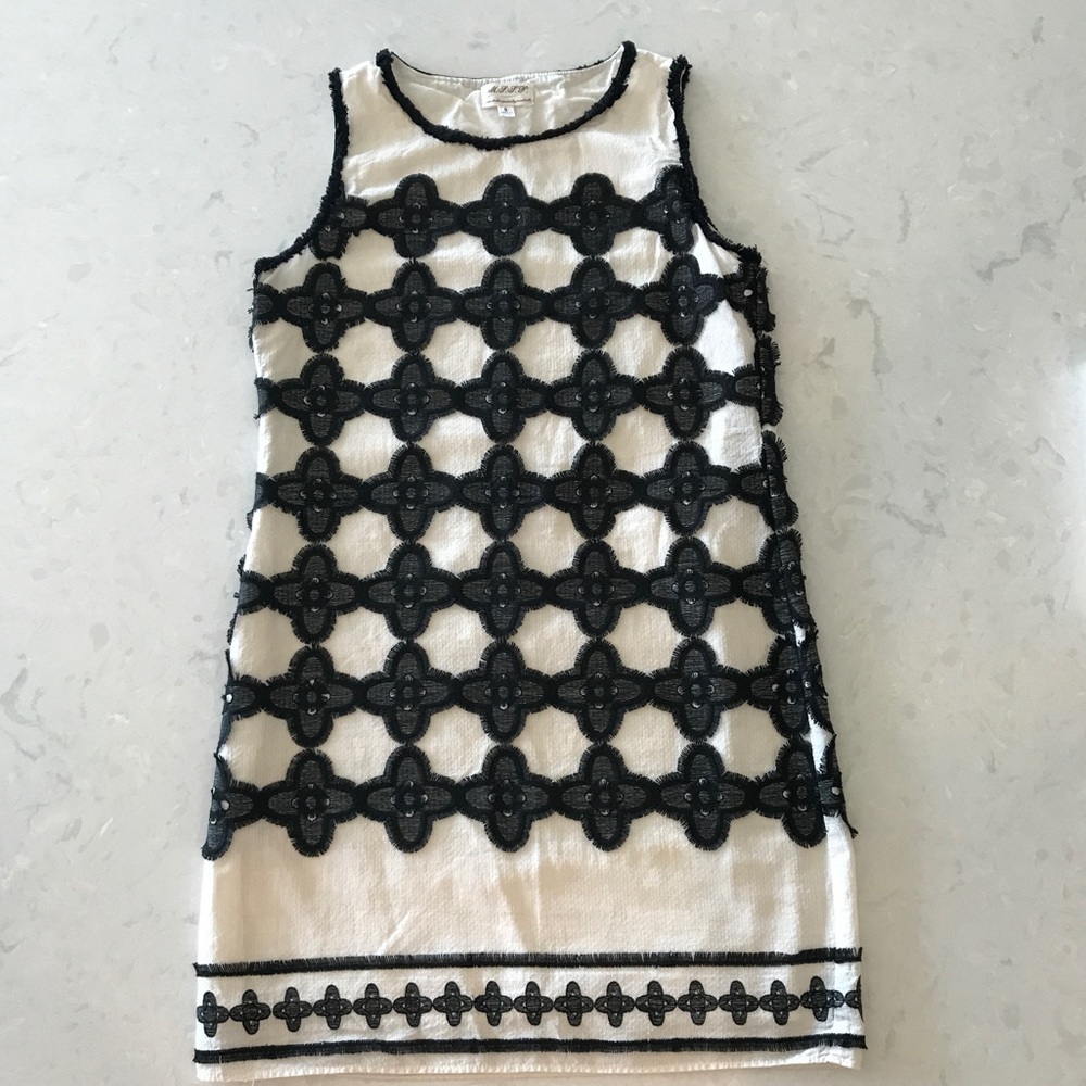 White and Blck Shift Dress