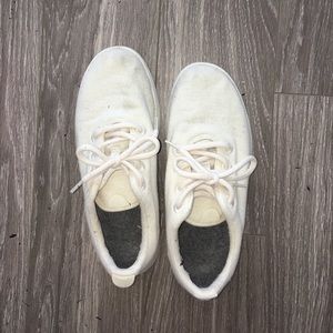 White/cream colored Allbirds