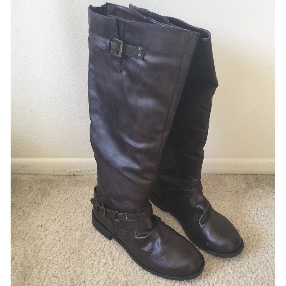 Brown engineer boots