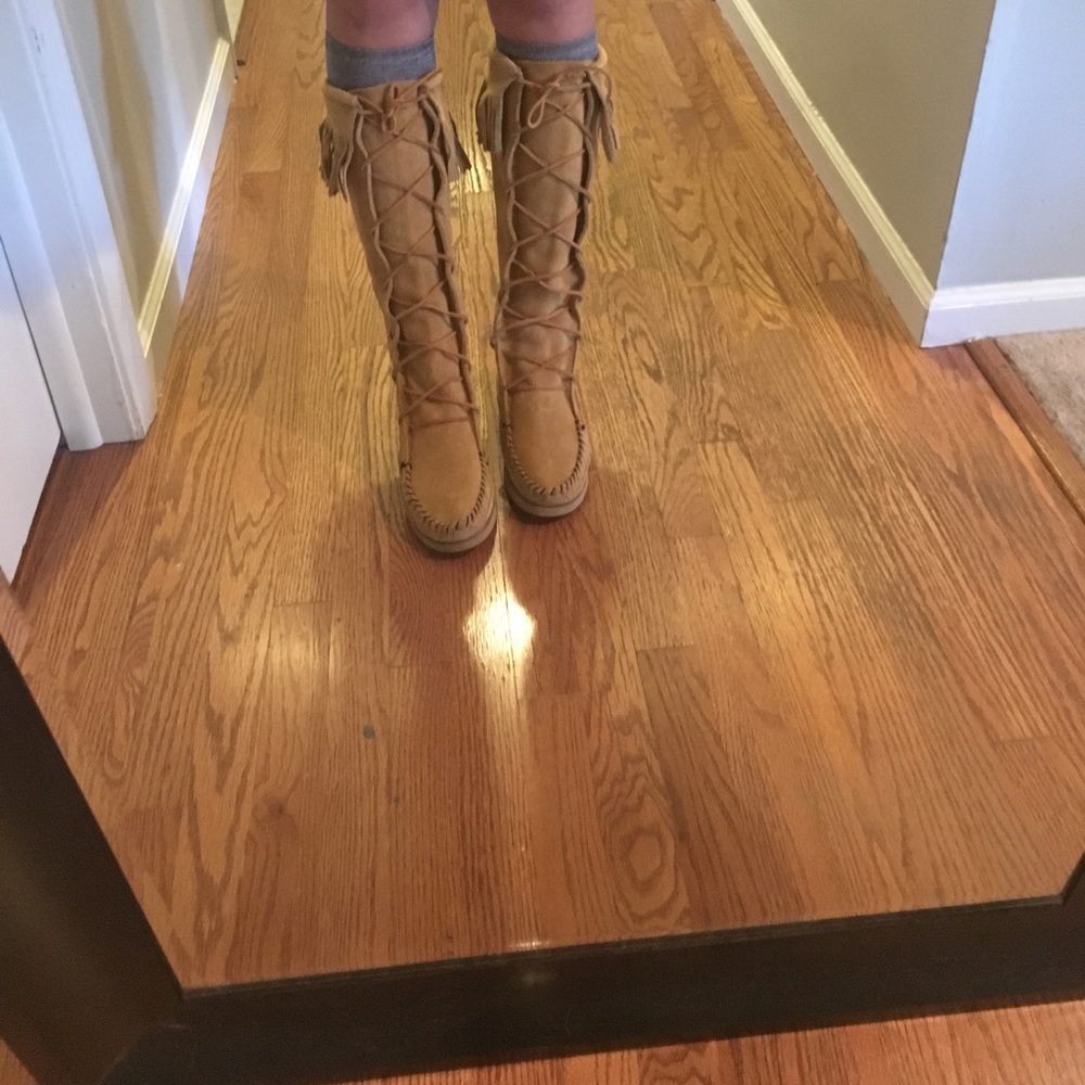 Suede Minnetonka boots. Size 8. Worn maybe once.