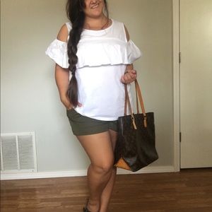 2 Ways To Wear: White Blouse 2 Ways To Wear: White Blouse