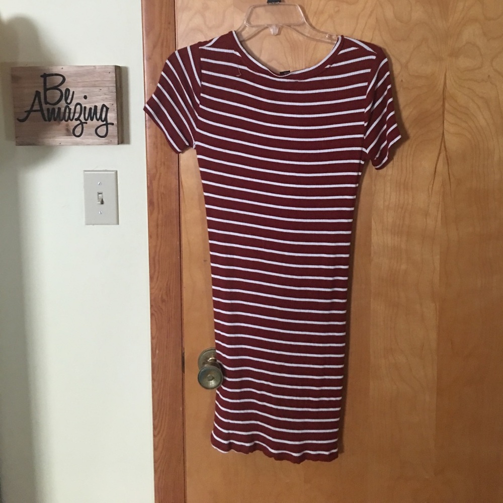 Red and white striped dress with front cut out - Picture 2 of 4