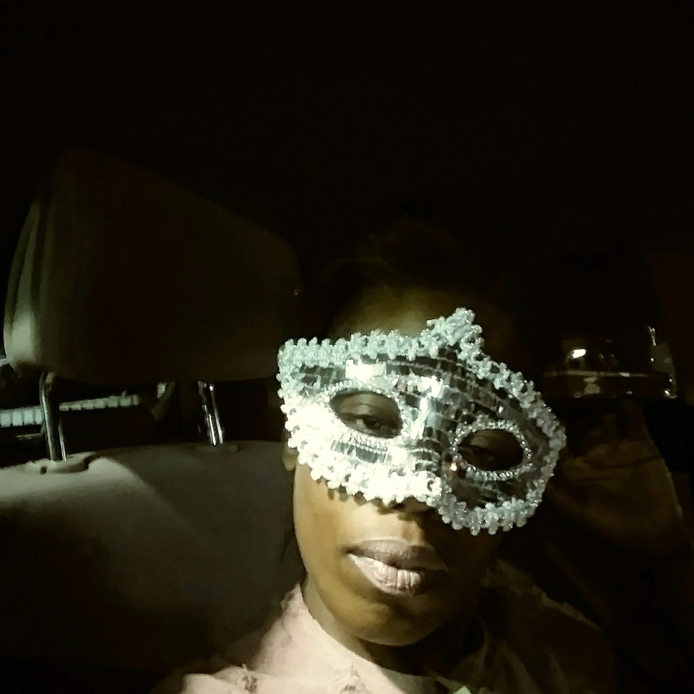 Meet your Posher, Sheera