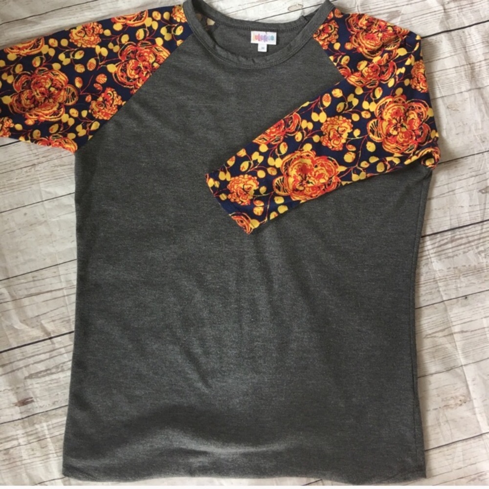 IN SEARCH OF Lularoe Randy Tee