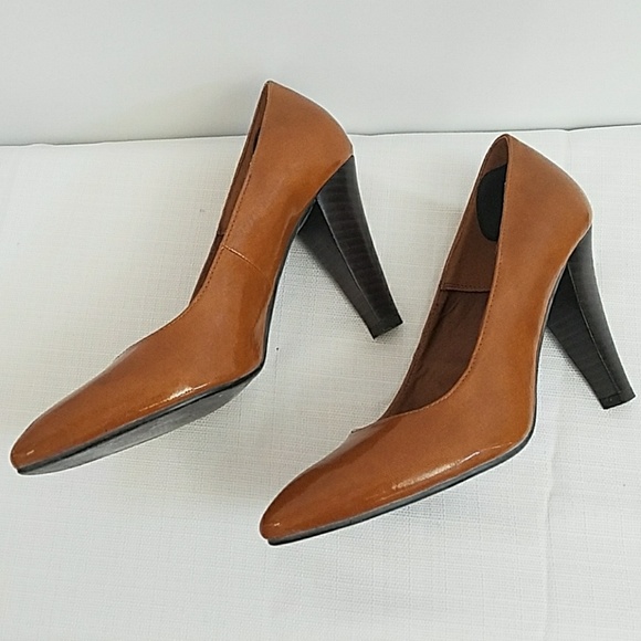 Wood Cone Heels - Picture 2 of 8