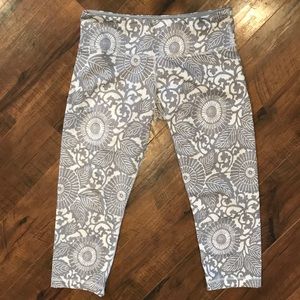 Lululemon crop print size 8