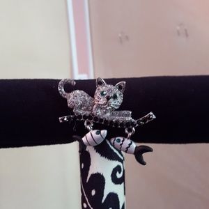 Cat pin/brooch