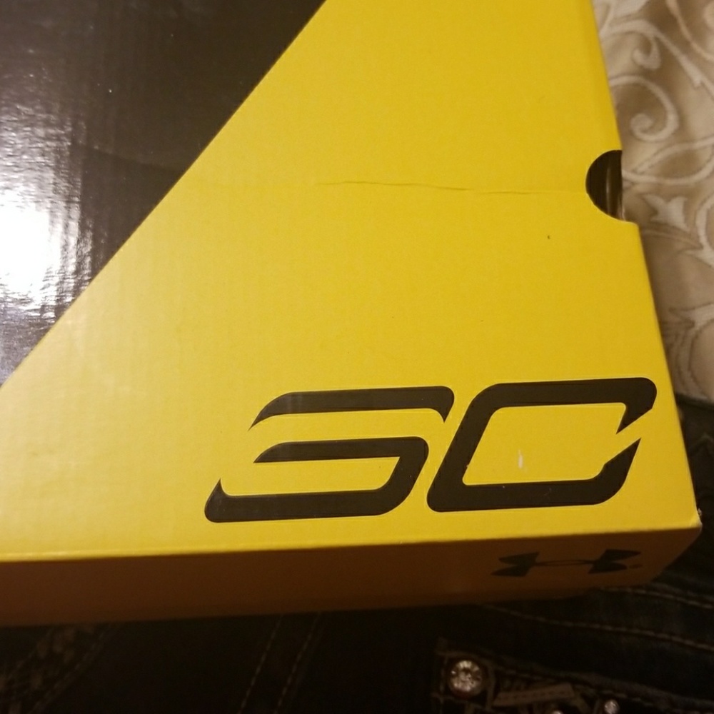 Curry 2.5  size youth 1