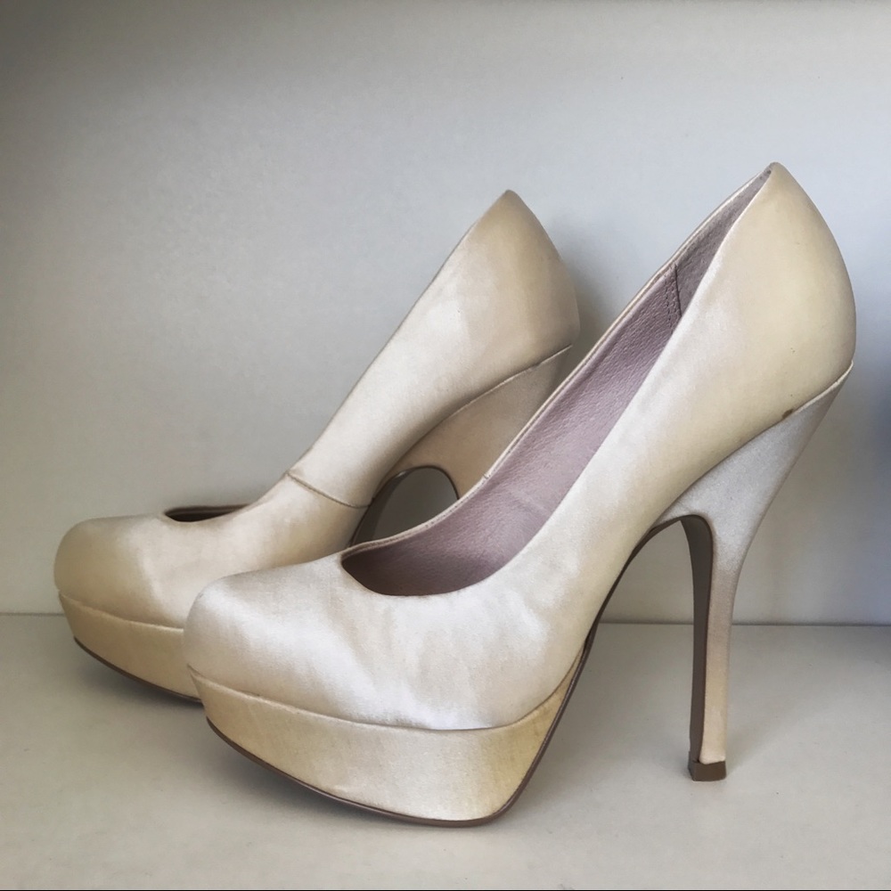 Steve Madden Champagne Satin Heels
