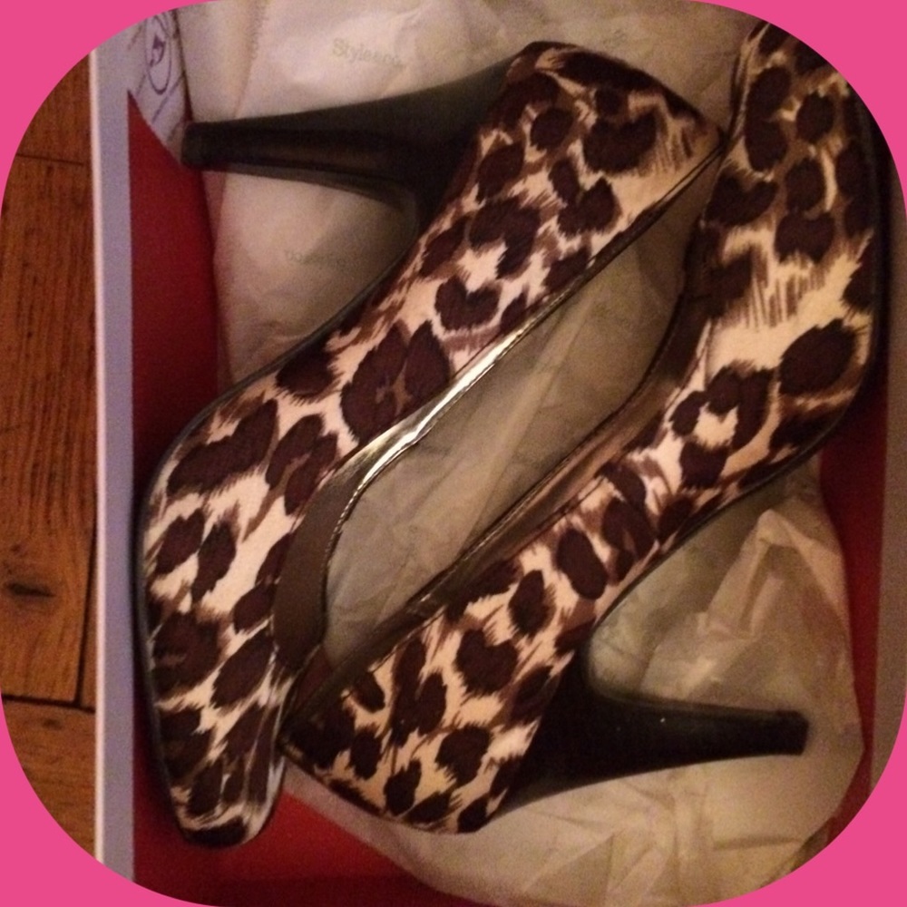 Brown and beige leopard print heels - Like New