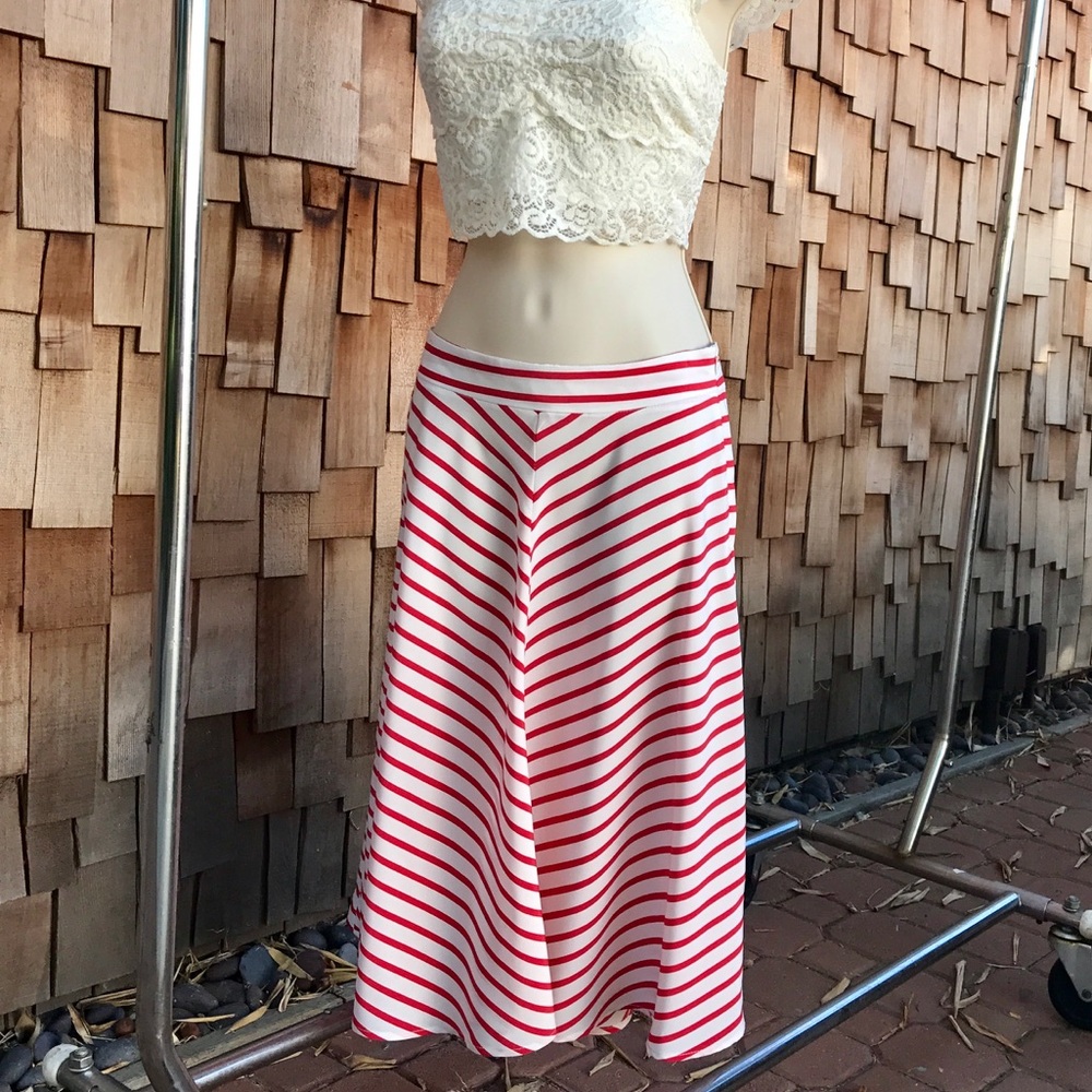Showstopper 🌟🏆Red & White striped skirt ❤️ USA! - Picture 5 of 8